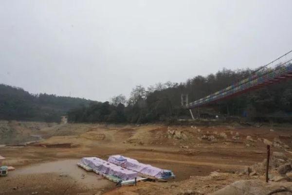 宇轩配资 近20年首次！“野鸭湖干了”？湖底疑似发现建筑遗迹……