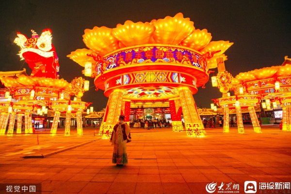 华亿配资 西安：大唐芙蓉园点亮巨型彩灯迎新春